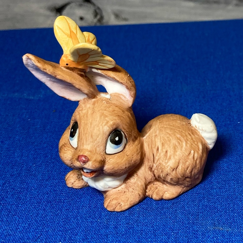 VNTG 1980’s LEFTON BISQUE FIGURINE BROWN BUNNY WITH A YELLOW BUTTERFLY ON NOSE
